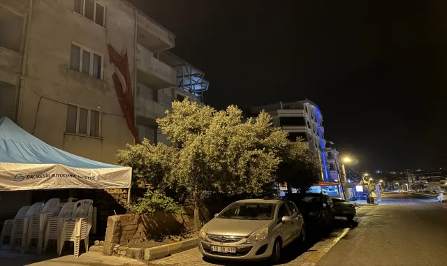 Balıkesir Valisi Ustaoğlu, şehit Büyükçaylı’nın doğum yapan eşini ziyaret etti Balıkesir Valisi Ustaoğlu, şehit Büyükçaylı’nın doğum yapan eşini ziyaret etti