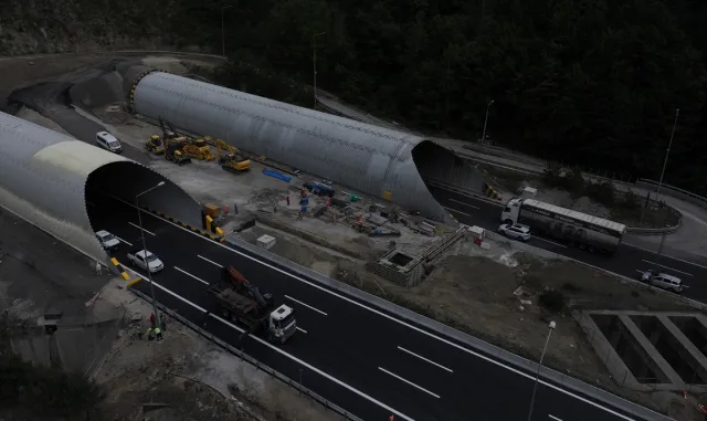 Bolu Dağı Tüneli İstanbul yönü 38 gün sonra ulaşıma açıldı Bolu Dağı Tüneli İstanbul yönü 38 gün sonra ulaşıma açıldı