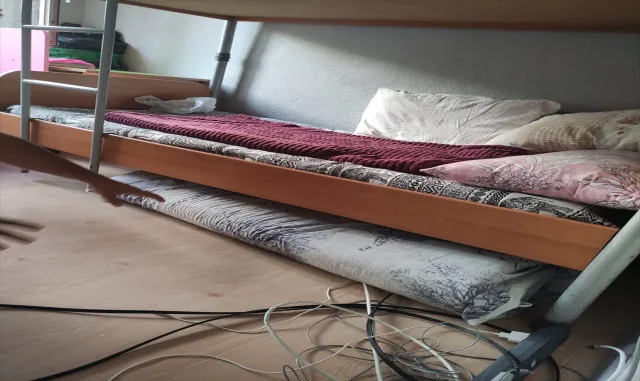 Bursa’da 30 yıldan fazla kesinleşmiş hapis cezasıyla aranan firari, ranzanın altında yakalandı Bursa’da 30 yıldan fazla kesinleşmiş hapis cezasıyla aranan firari, ranzanın altında yakalandı