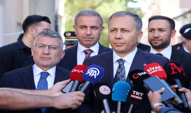 Cumhurbaşkanı Erdoğan, şehit polis memuru Şeyda Yılmaz’ın babasıyla telefonda görüştü Cumhurbaşkanı Erdoğan, şehit polis memuru Şeyda Yılmaz’ın babasıyla telefonda görüştü