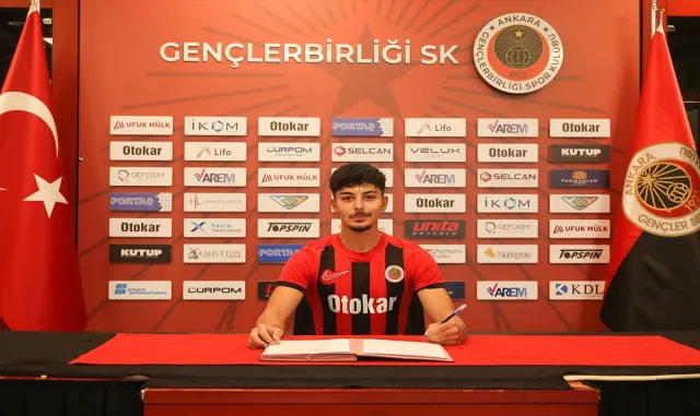 Gençlerbirliği, Mustafa Eren Gençel ile profesyonel sözleşme imzaladı Gençlerbirliği, Mustafa Eren Gençel ile profesyonel sözleşme imzaladı