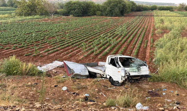 GÜNCELLEME - Gaziantep’te devrilen, tarım işçilerini taşıyan pikaptaki 2 kişi öldü, 21 kişi yaralandı GÜNCELLEME - Gaziantep’te devrilen, tarım işçilerini taşıyan pikaptaki 2 kişi öldü, 21 kişi yaralandı