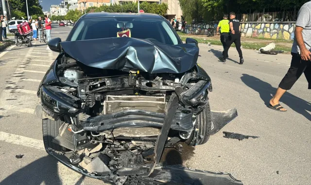Hatay’da otomobilin çarptığı motosikletteki 3 kişi yaralandı Hatay’da otomobilin çarptığı motosikletteki 3 kişi yaralandı