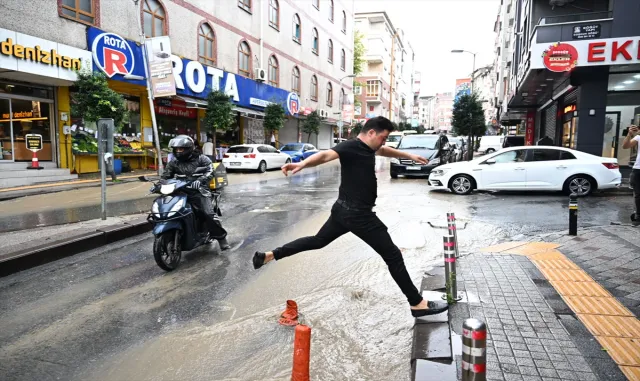 İstanbul’da aralıklarla sağanak etkili oluyor İstanbul’da aralıklarla sağanak etkili oluyor