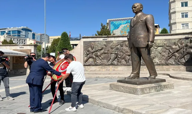 Kayseri’de CHP’nin 101. kuruluş yıl dönümü kutlandı Kayseri’de CHP’nin 101. kuruluş yıl dönümü kutlandı