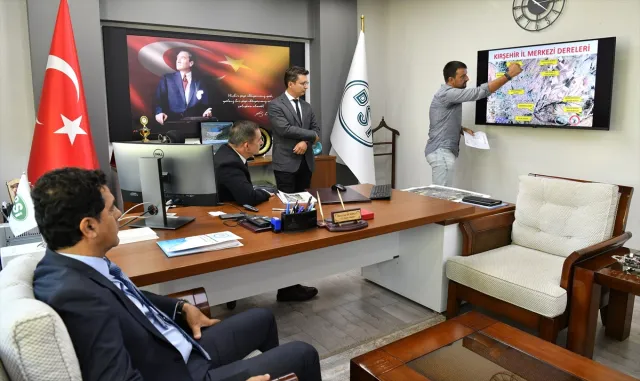 Kırşehir Valisi Buhara, derelerdeki ıslan çalışmalarını inceledi Kırşehir Valisi Buhara, derelerdeki ıslan çalışmalarını inceledi