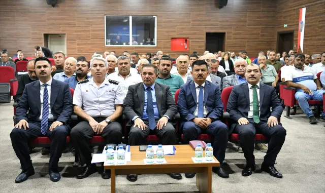 Kırşehir Valisi Buhara, mahalle ve köy muhtarlarıyla buluştu Kırşehir Valisi Buhara, mahalle ve köy muhtarlarıyla buluştu