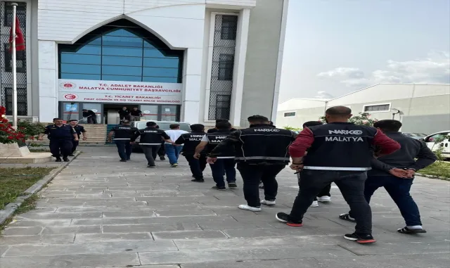 Malatya’da uyuşturucu operasyonunda 17 zanlı tutuklandı Malatya’da uyuşturucu operasyonunda 17 zanlı tutuklandı