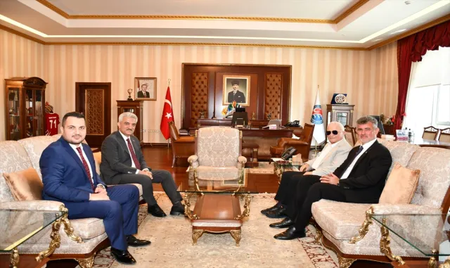 Prag Büyükelçisi Feyzioğlu’ndan Vali Makas’a ziyaret Prag Büyükelçisi Feyzioğlu’ndan Vali Makas’a ziyaret