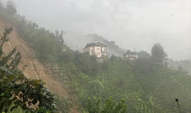 Rize’de sağanağın ardından hasar tespit çalışmaları yürütülüyor Rize’de sağanağın ardından hasar tespit çalışmaları yürütülüyor