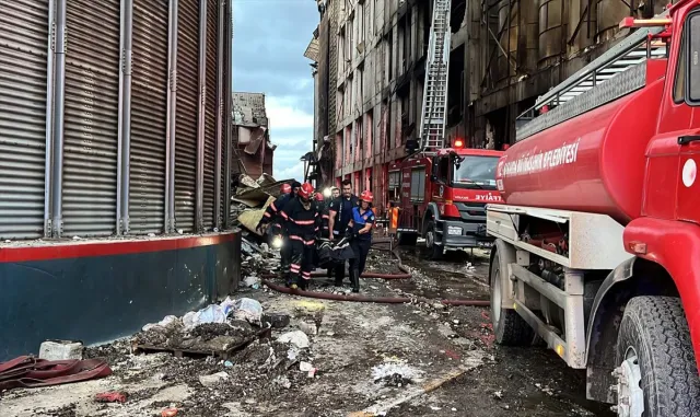 Sakarya’da makarna fabrikasındaki patlamanın ardından bir kişinin cansız bedenine ulaşıldı Sakarya’da makarna fabrikasındaki patlamanın ardından bir kişinin cansız bedenine ulaşıldı