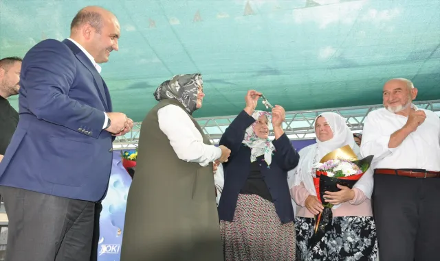 Sarıcakaya ilçesinde TOKİ’nin yaptırdığı 77 konutun anahtarları sahiplerine teslim edildi Sarıcakaya ilçesinde TOKİ’nin yaptırdığı 77 konutun anahtarları sahiplerine teslim edildi