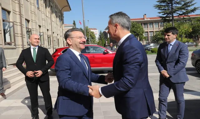 Savunma Sanayii Başkanı Görgün, Vali Aksoy’u ziyaret etti Savunma Sanayii Başkanı Görgün, Vali Aksoy’u ziyaret etti