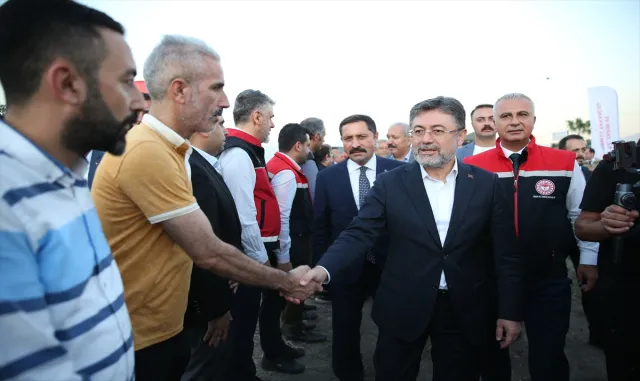Tarım ve Orman Bakanı İbrahim Yumaklı, Hatay’da narenciye hasadına katıldı Tarım ve Orman Bakanı İbrahim Yumaklı, Hatay’da narenciye hasadına katıldı
