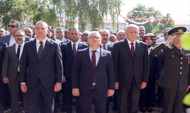 TBMM Başkanvekili Adan ve CHP Genel Başkanı Özel, Sivas Kongresi’nin temsili canlandırılmasını izledi TBMM Başkanvekili Adan ve CHP Genel Başkanı Özel, Sivas Kongresi’nin temsili canlandırılmasını izledi