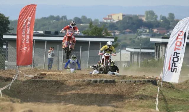 Türkiye Süper Enduro Şampiyonası’nın 3. ayağı, Kartepe’de yapıldı Türkiye Süper Enduro Şampiyonası’nın 3. ayağı, Kartepe’de yapıldı