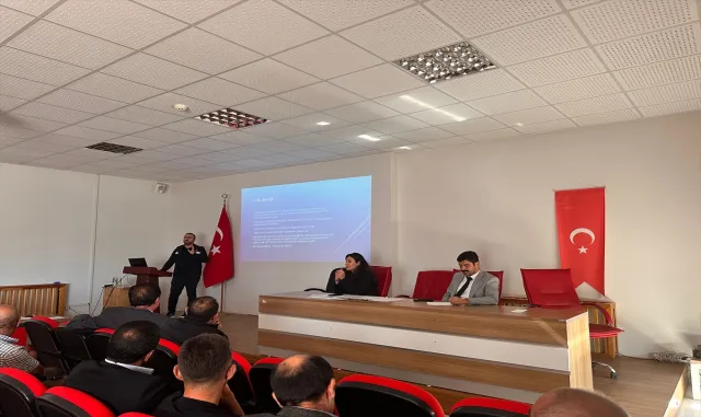 Ulaş’ta çiftçilere yönelik bilgilendirme toplantısı düzenlendi Ulaş’ta çiftçilere yönelik bilgilendirme toplantısı düzenlendi