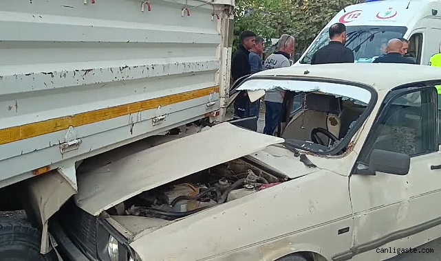 Adana’da park halindeki kamyonete çarpan otomobildeki 3 kişi yaralandı Adana’da park halindeki kamyonete çarpan otomobildeki 3 kişi yaralandı