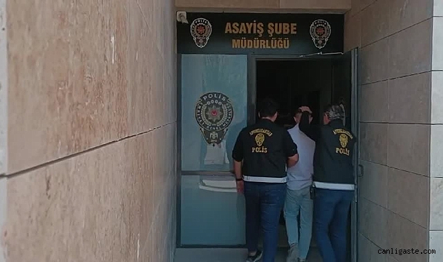 Afyonkarahisar’da trafikte tartıştıkları otomobil sürücüsünü darbeden 3 şüpheli yakalandı Afyonkarahisar’da trafikte tartıştıkları otomobil sürücüsünü darbeden 3 şüpheli yakalandı