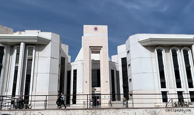 Balıkesir’de çok sayıda düzensiz göçmen ile 2 göçmen kaçakçısı yakalandı Balıkesir’de çok sayıda düzensiz göçmen ile 2 göçmen kaçakçısı yakalandı