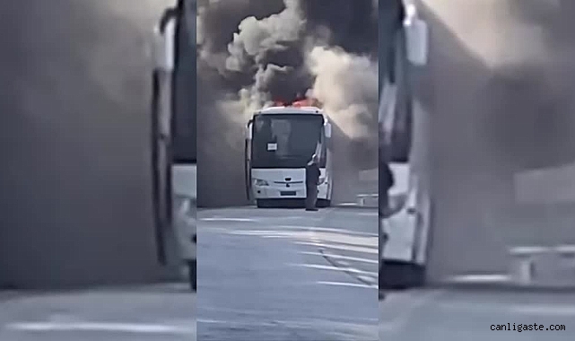 Bursa’da seyir halindeki servis otobüsünde çıkan yangın söndürüldü Bursa’da seyir halindeki servis otobüsünde çıkan yangın söndürüldü