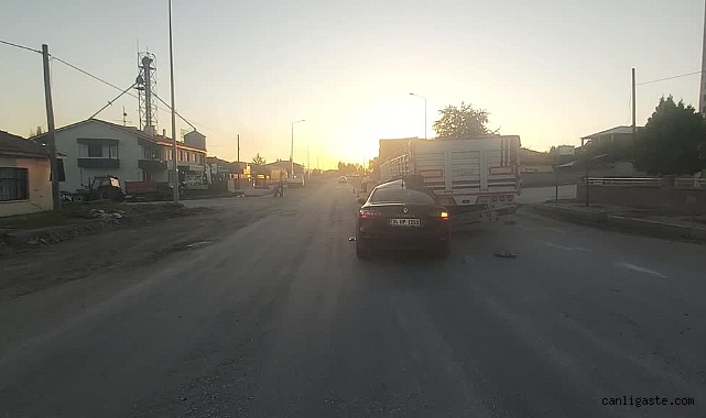 Çorum’da park halindeki tıra çarpan otomobildeki 4 kişi yaralandı Çorum’da park halindeki tıra çarpan otomobildeki 4 kişi yaralandı