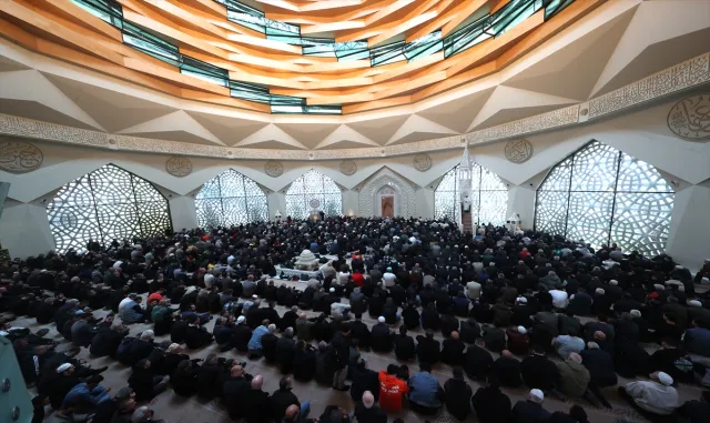 Diyanet İşleri Başkanı Erbaş, Marmara Üniversitesi İlahiyat Fakültesi Camisi’nde hutbe irat etti: Diyanet İşleri Başkanı Erbaş, Marmara Üniversitesi İlahiyat Fakültesi Camisi’nde hutbe irat etti:
