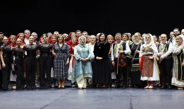 Emine Erdoğan’dan Tiran’da Ulusal Opera ve Bale Tiyatrosu ile Tugaylar Sarayı’na ziyaret Emine Erdoğan’dan Tiran’da Ulusal Opera ve Bale Tiyatrosu ile Tugaylar Sarayı’na ziyaret