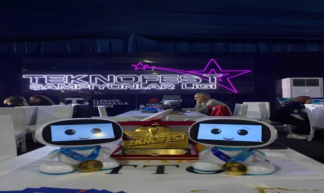 İTÜ öğrencileri geliştirdikleri sosyal robotu TEKNOFEST’te sergiliyor İTÜ öğrencileri geliştirdikleri sosyal robotu TEKNOFEST’te sergiliyor