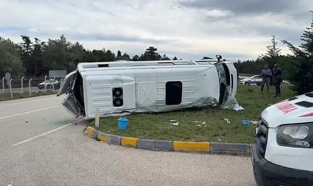 Kastamonu’da okul servisi ile tırın karıştığı kaza sonucu 12’si öğrenci 13 kişi yaralandı Kastamonu’da okul servisi ile tırın karıştığı kaza sonucu 12’si öğrenci 13 kişi yaralandı