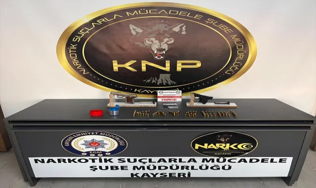 Kayseri’de uyuşturucu operasyonunda 3 zanlı yakalandı Kayseri’de uyuşturucu operasyonunda 3 zanlı yakalandı