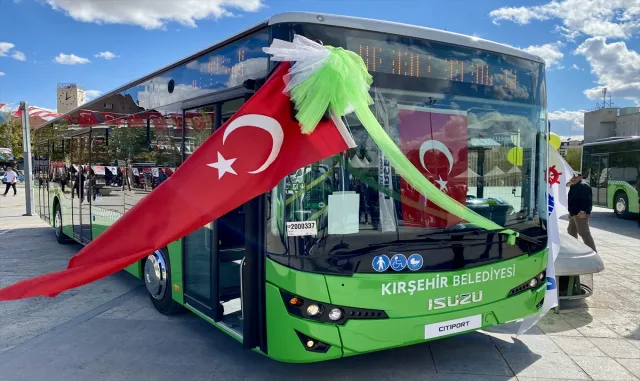 Kırşehir Belediyesi şehir içi ulaşım için 6 yeni otobüs aldı Kırşehir Belediyesi şehir içi ulaşım için 6 yeni otobüs aldı
