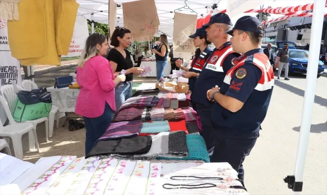 Kırşehir’de jandarma kadın esnafı bilgilendirdi Kırşehir’de jandarma kadın esnafı bilgilendirdi