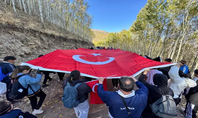 Ortaseki Ormanı’nda "Cumhuriyet Yürüyüşü" düzenlendi Ortaseki Ormanı’nda "Cumhuriyet Yürüyüşü" düzenlendi