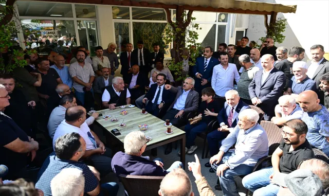 Ulaştırma ve Altyapı Bakanı Uraloğlu, İstanbul’da ziyaretlerde bulundu Ulaştırma ve Altyapı Bakanı Uraloğlu, İstanbul’da ziyaretlerde bulundu