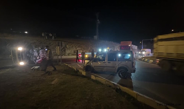 Van’da iki aracın karıştığı kazada 1 kişi öldü, 7 kişi yaralandı Van’da iki aracın karıştığı kazada 1 kişi öldü, 7 kişi yaralandı