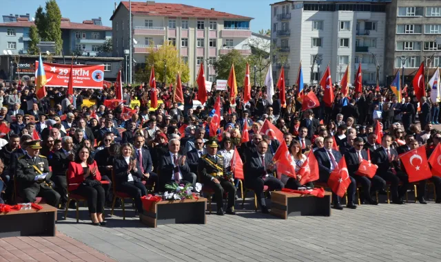 Van, Hakkari, Bitlis ve Muş’ta Cumhuriyet’in 101. yıl dönümü kutlamaları Van, Hakkari, Bitlis ve Muş’ta Cumhuriyet’in 101. yıl dönümü kutlamaları