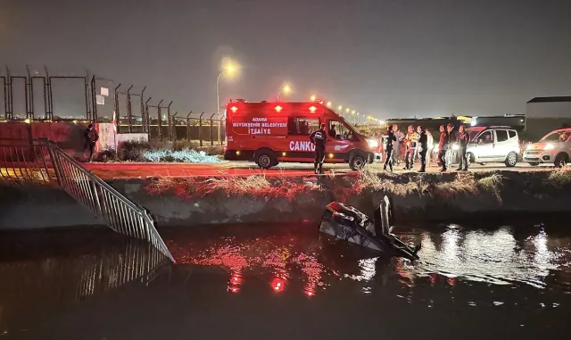 Adana’da sulama kanalına düşen otomobildeki 4 kişi yaralandı Adana’da sulama kanalına düşen otomobildeki 4 kişi yaralandı