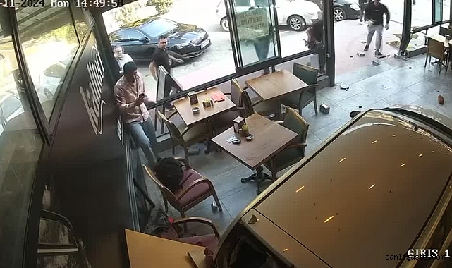 Aydın’da geri manevra yapan otomobilin lokantaya girmesi sonucu 1 kişi öldü, 3 kişi yaralandı Aydın’da geri manevra yapan otomobilin lokantaya girmesi sonucu 1 kişi öldü, 3 kişi yaralandı
