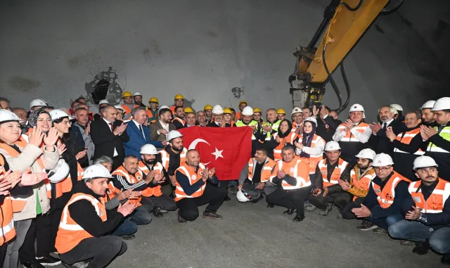 Bakan Uraloğlu, Çamlıhemşin Tüneli Işık Görme Töreni’nde konuştu: Bakan Uraloğlu, Çamlıhemşin Tüneli Işık Görme Töreni’nde konuştu: