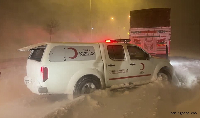 Bayburt-Gümüşhane Kara Yolu Kar Nedeniyle Ulaşıma Kapandı Bayburt-Gümüşhane Kara Yolu Kar Nedeniyle Ulaşıma Kapandı