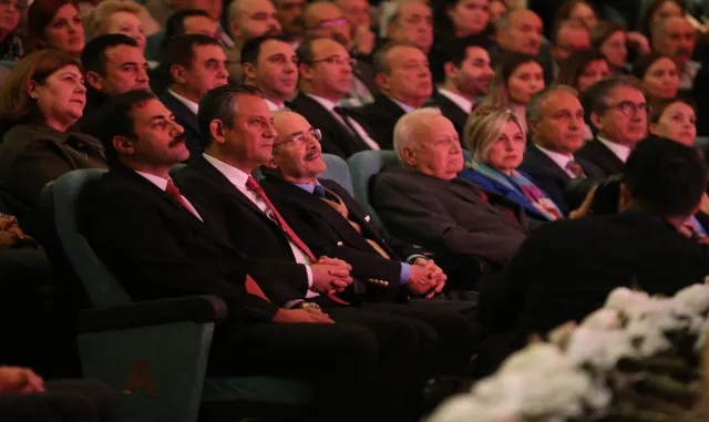 CHP Genel Başkanı Özel, Eskişehir’de "Yükseköğretim Buluşması"nda konuştu: CHP Genel Başkanı Özel, Eskişehir’de "Yükseköğretim Buluşması"nda konuştu: