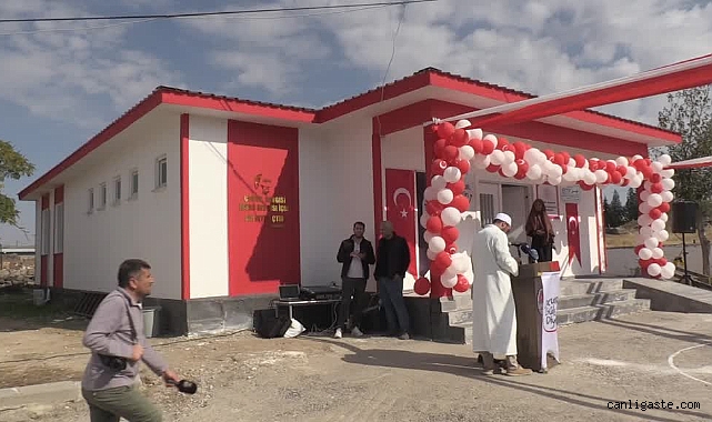 Çocuklar Gülsün Diye Derneği minik depremzedelerin yüzünü güldürdü Çocuklar Gülsün Diye Derneği minik depremzedelerin yüzünü güldürdü