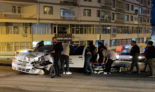 Çubuk’ta minibüs ile otomobilin çarpıştığı kazada 1 kişi yaralandı Çubuk’ta minibüs ile otomobilin çarpıştığı kazada 1 kişi yaralandı