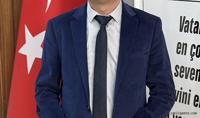 Görme engelli Ömer öğretmen, hayalindeki mesleğiyle öğrencilerine rehberlik ediyor Görme engelli Ömer öğretmen, hayalindeki mesleğiyle öğrencilerine rehberlik ediyor