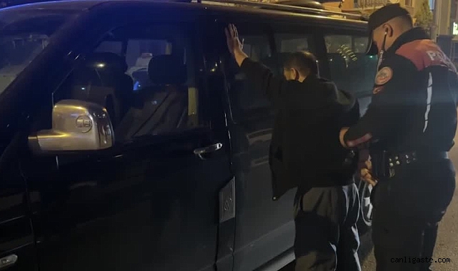 Ankara’da otobüs şoförünü bıçakla tehdit eden sürücü yakalandı Ankara’da otobüs şoförünü bıçakla tehdit eden sürücü yakalandı