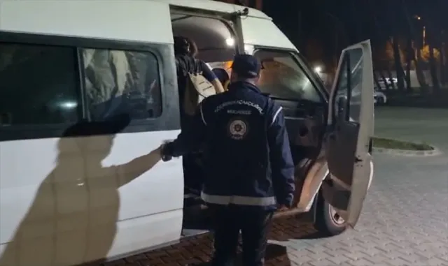 Çanakkale’de Çok Sayıda Düzensiz Göçmen Yakalandı Çanakkale’de Çok Sayıda Düzensiz Göçmen Yakalandı