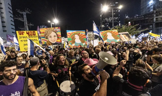 İsrailli esir yakınları, esir takası anlaşması talebiyle Tel Aviv’de gösteri düzenledi İsrailli esir yakınları, esir takası anlaşması talebiyle Tel Aviv’de gösteri düzenledi