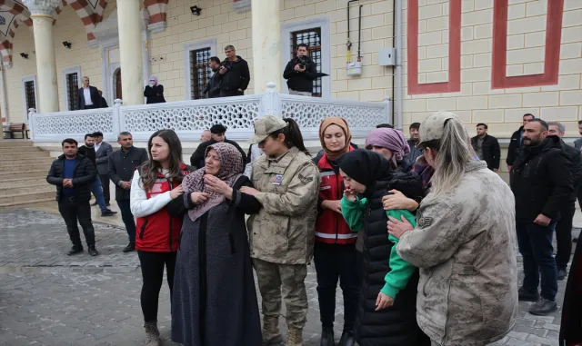 Kalp krizi sonucu hayatını kaybeden iki güvenlik korucusu Bitlis’te son yolculuklarına uğurlandı Kalp krizi sonucu hayatını kaybeden iki güvenlik korucusu Bitlis’te son yolculuklarına uğurlandı