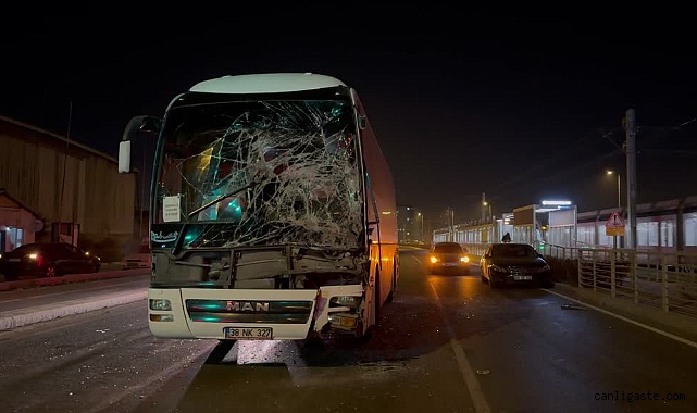 Kayseri’de yolcu otobüsü, tır ve otomobilin karıştığı kazada 2 kişi yaralandı Kayseri’de yolcu otobüsü, tır ve otomobilin karıştığı kazada 2 kişi yaralandı